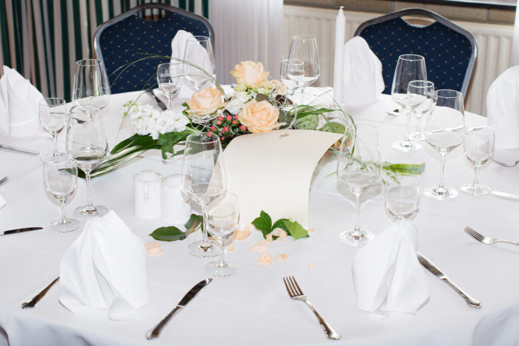 結婚式場の座卓